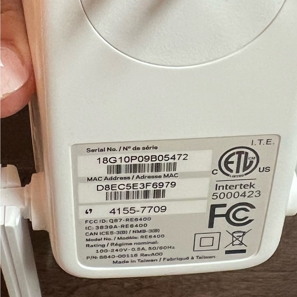 Linksys Dual Band Wi-Fi Range Booster Extender (RE6400) w/ 7,500 Sq. Ft. Range - Picture 5 of 7